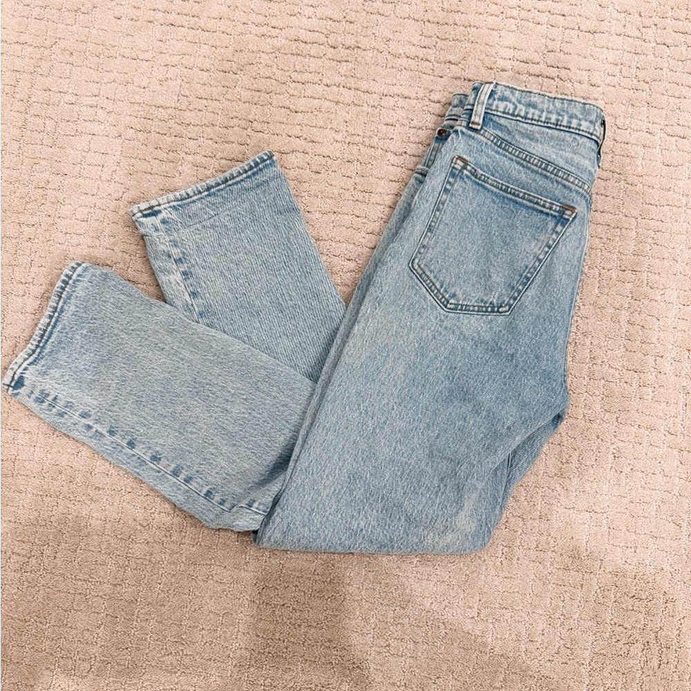 The ‘90s Straight Ultra High-Rise Light Blue Women’s Jeans